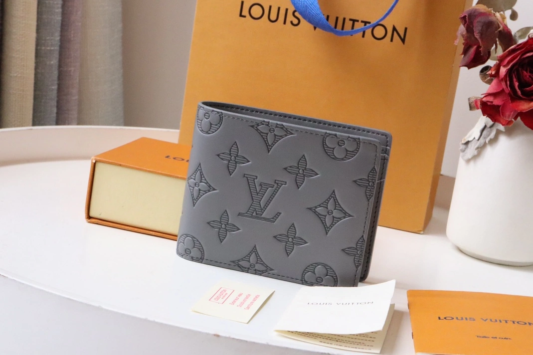 Louis Vuitton AAA Man Wallets Popular 6690