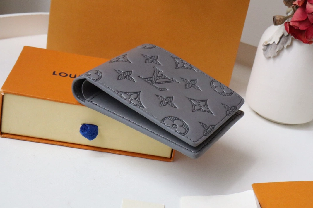 Louis Vuitton AAA Man Wallets Popular 6690