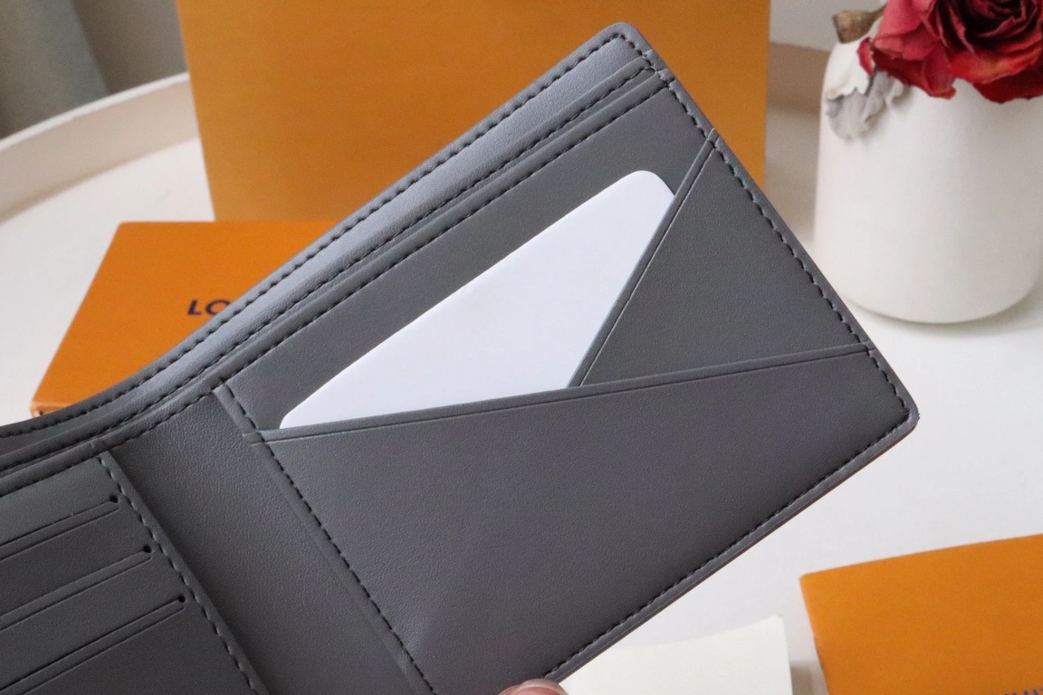 Louis Vuitton AAA Man Wallets Popular 6690