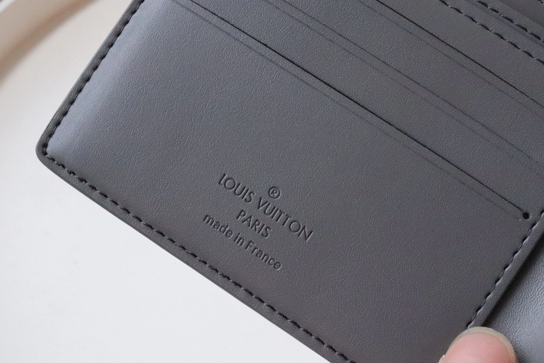 Louis Vuitton AAA Man Wallets Popular 6690