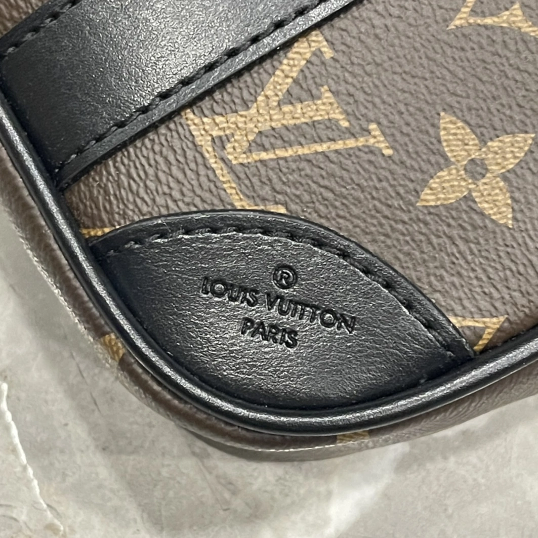 Louis Vuitton AAA Man Wallets Practical 5106