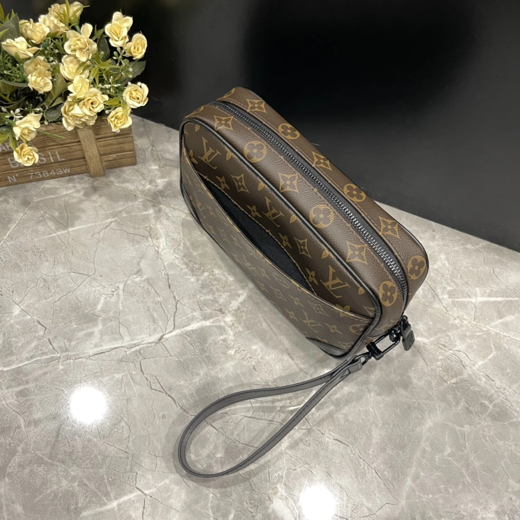Louis Vuitton AAA Man Wallets Practical 5106