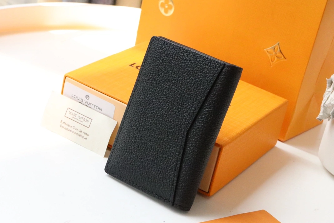 Louis Vuitton AAA Man Wallets Refined 9853