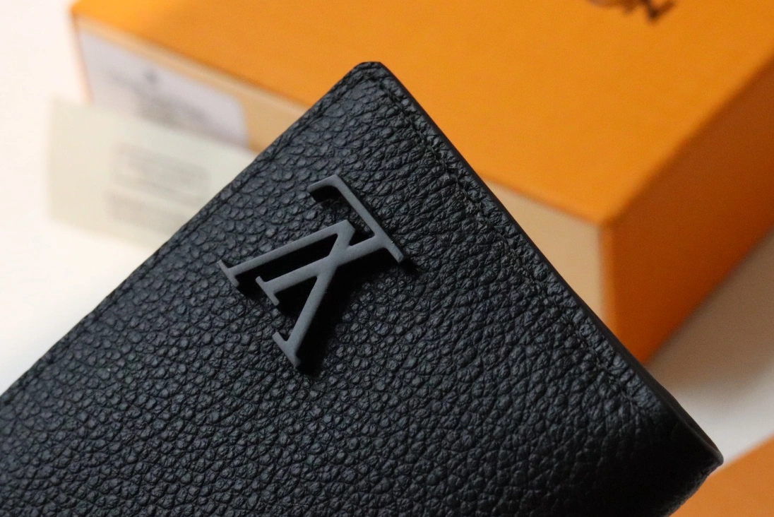 Louis Vuitton AAA Man Wallets Refined 9853