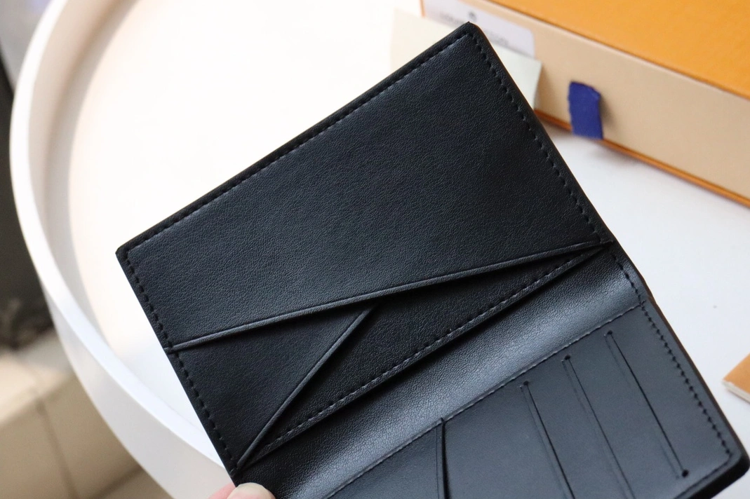 Louis Vuitton AAA Man Wallets Refined 9853