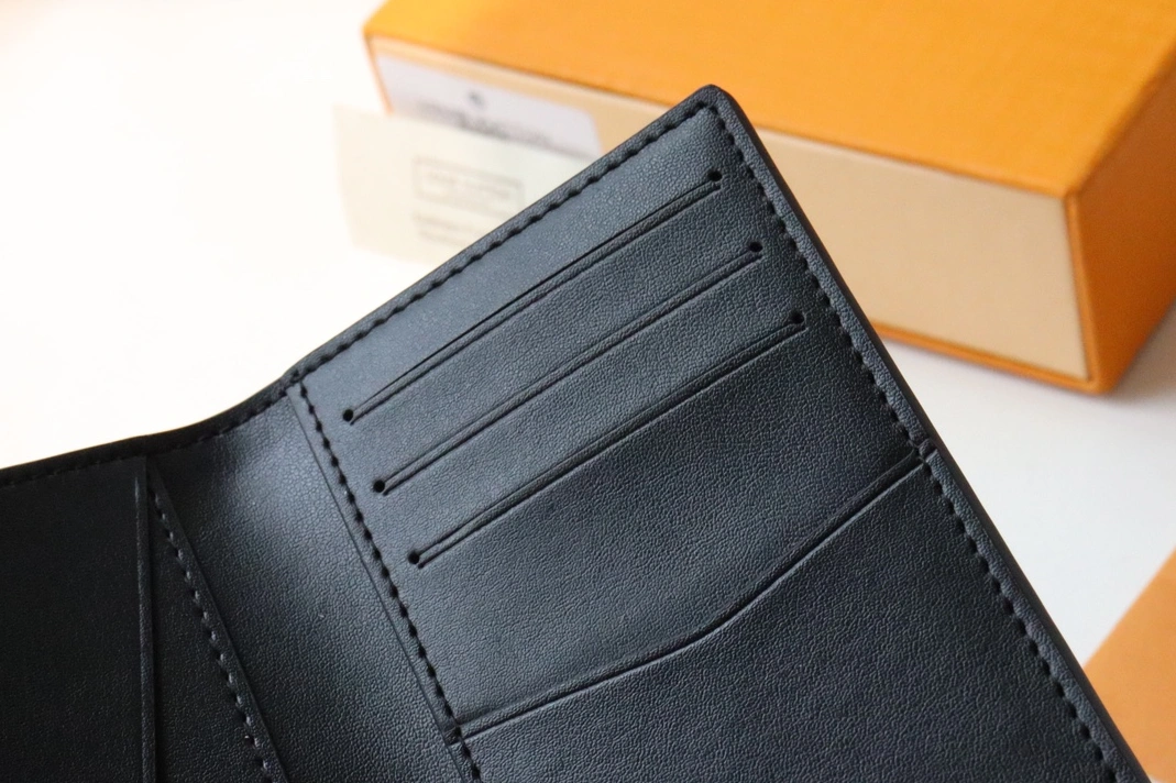 Louis Vuitton AAA Man Wallets Refined 9853