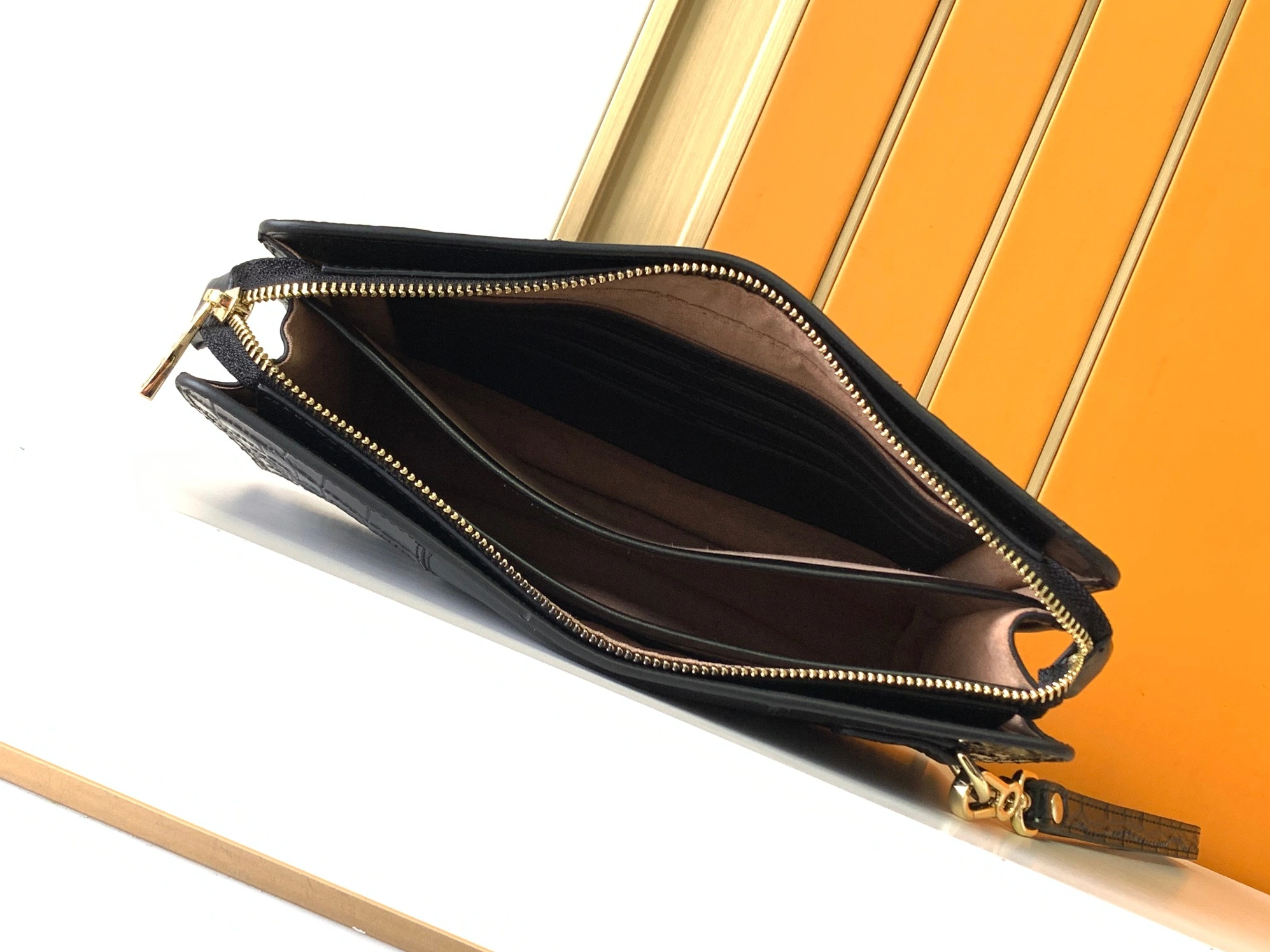 Louis Vuitton AAA Man Wallets Resilient 208