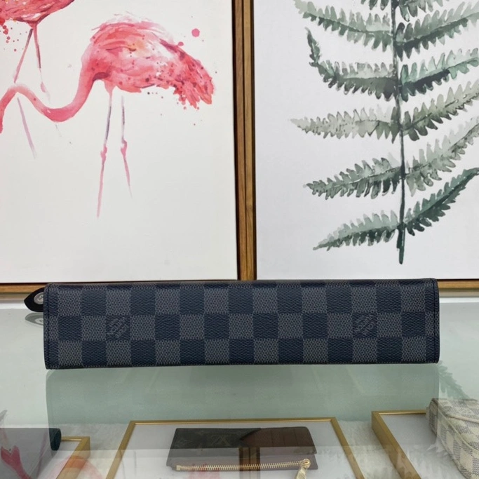 Louis Vuitton AAA Man Wallets Resilient 5453