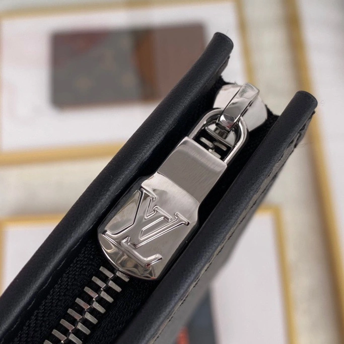 Louis Vuitton AAA Man Wallets Resilient 5453