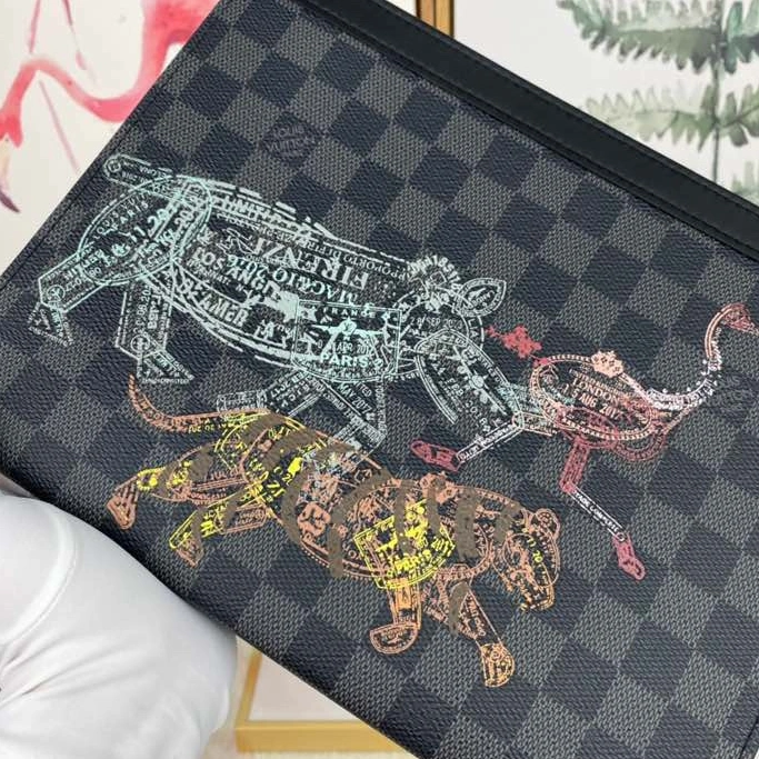 Louis Vuitton AAA Man Wallets Resilient 5453