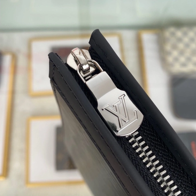 Louis Vuitton AAA Man Wallets Resilient 7740