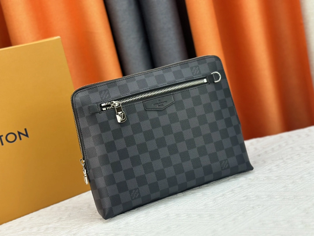 Louis Vuitton AAA Man Wallets Sleek 503