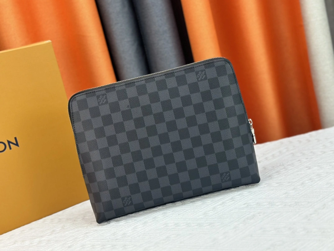 Louis Vuitton AAA Man Wallets Sleek 503