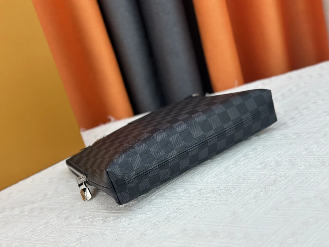 Louis Vuitton AAA Man Wallets Sleek 503