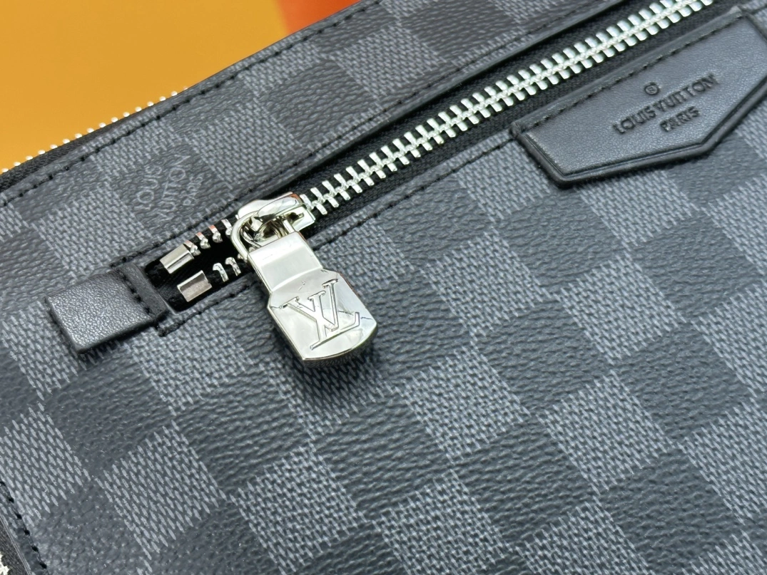 Louis Vuitton AAA Man Wallets Sleek 503