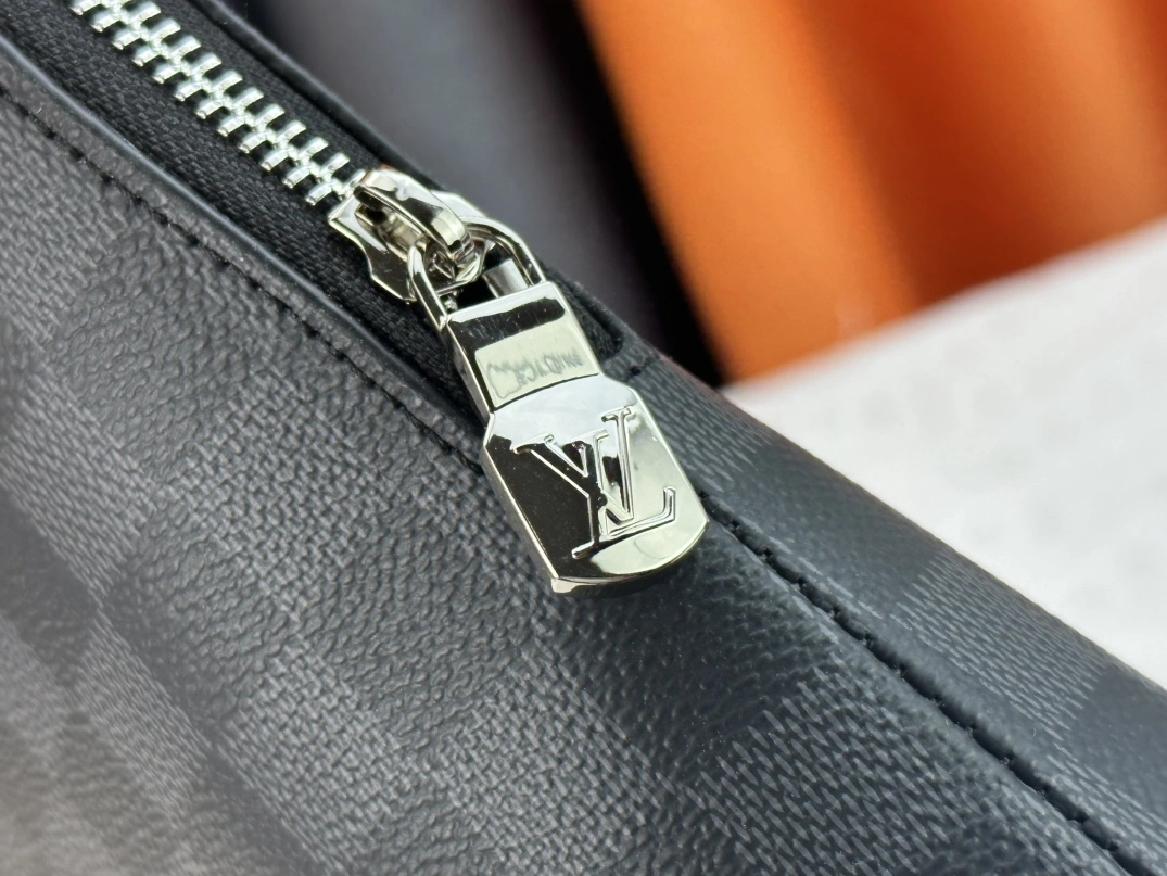 Louis Vuitton AAA Man Wallets Sleek 503