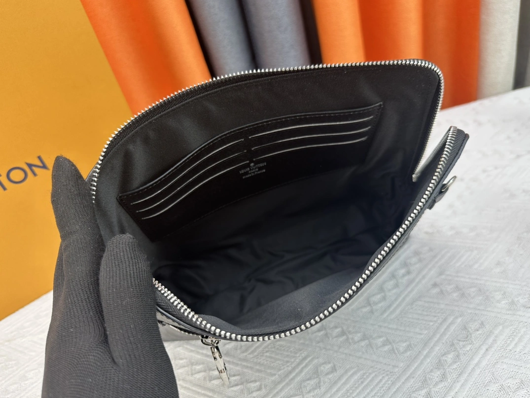 Louis Vuitton AAA Man Wallets Sleek 503
