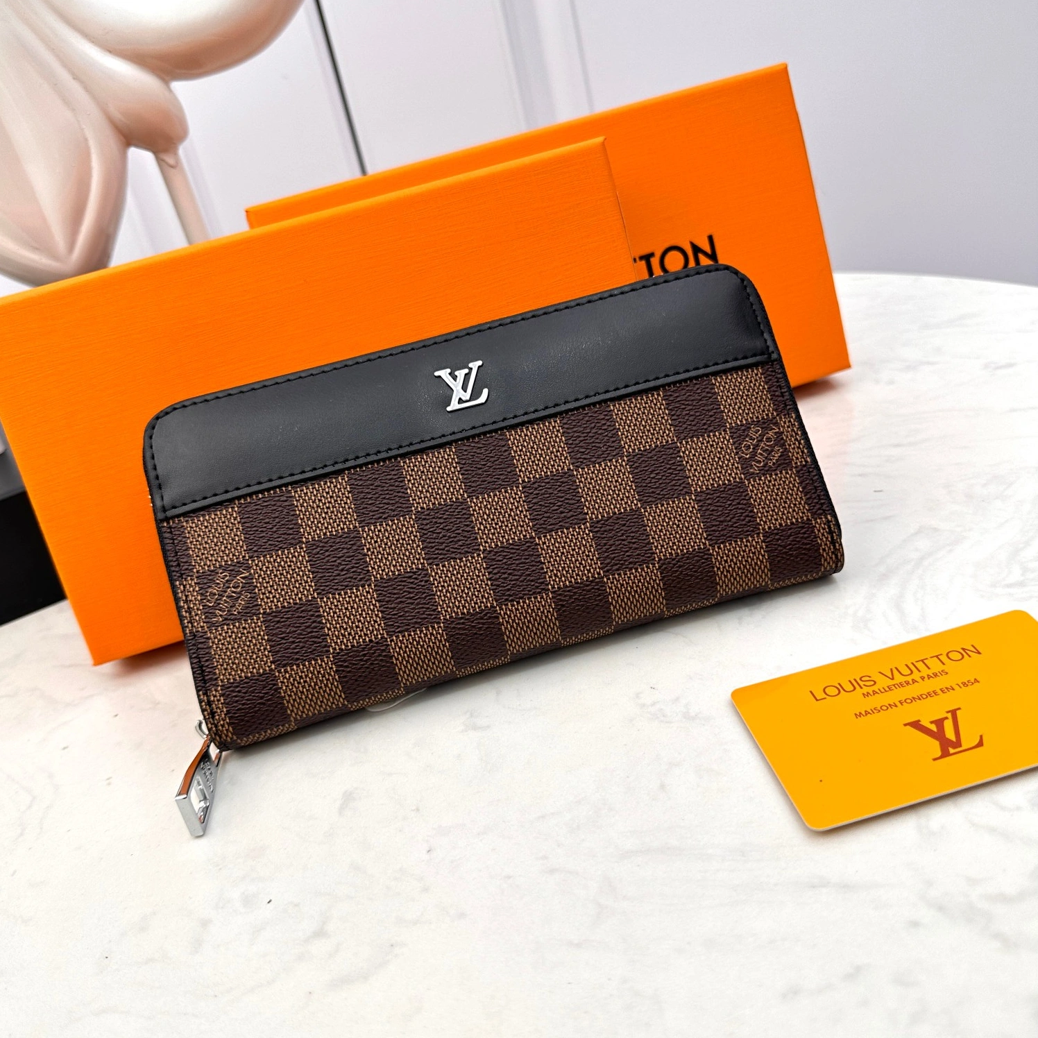 Louis Vuitton AAA Man Wallets Sleek 9991