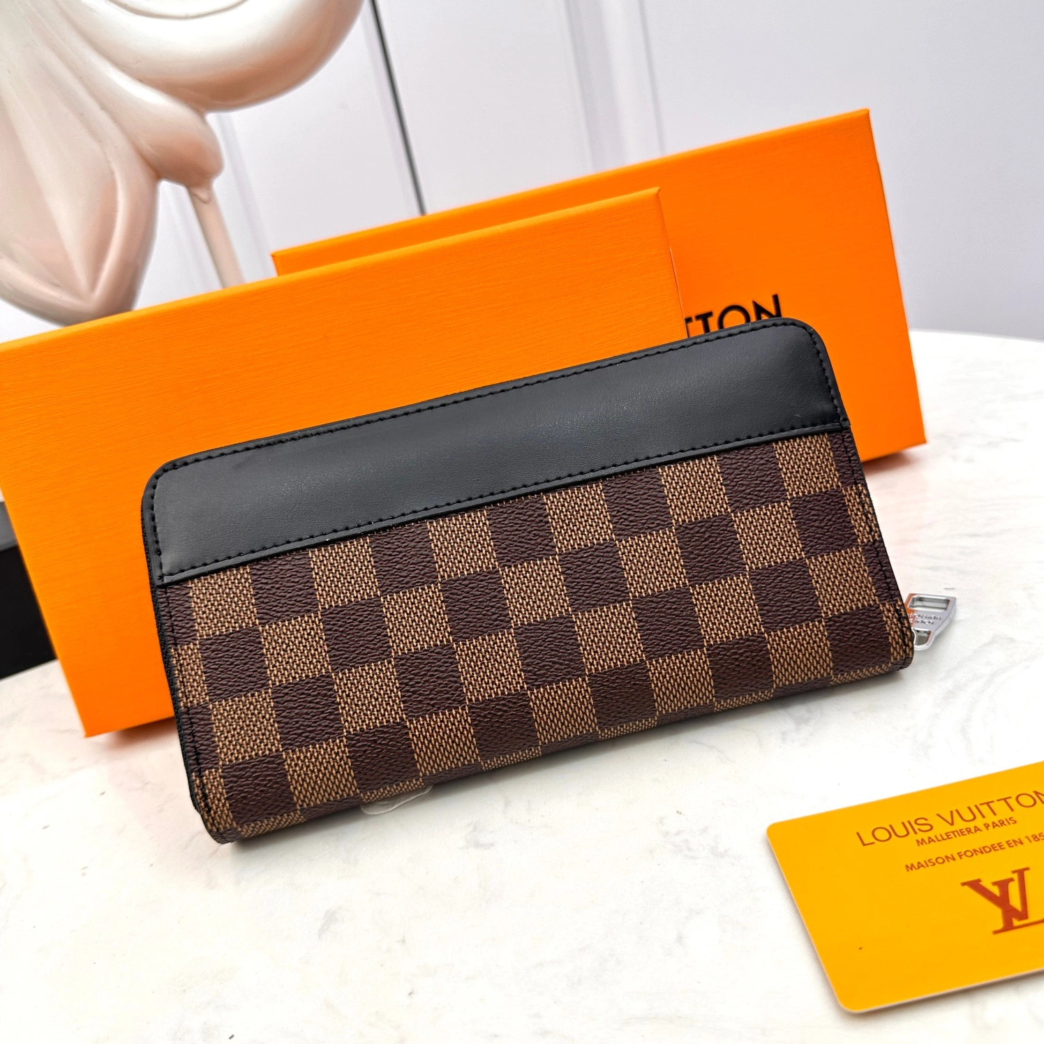 Louis Vuitton AAA Man Wallets Sleek 9991
