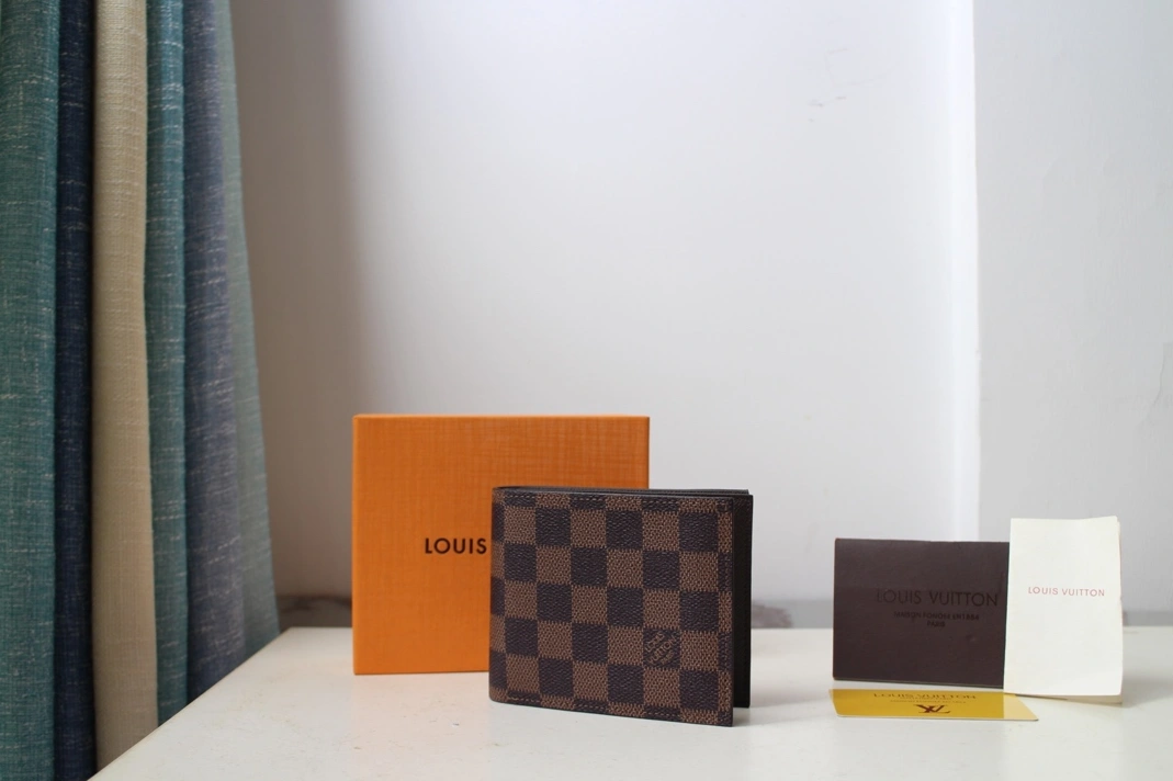 Louis Vuitton AAA Man Wallets Soft 3612