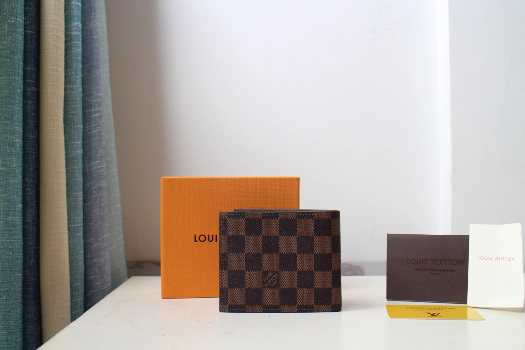 Louis Vuitton AAA Man Wallets Soft 3612
