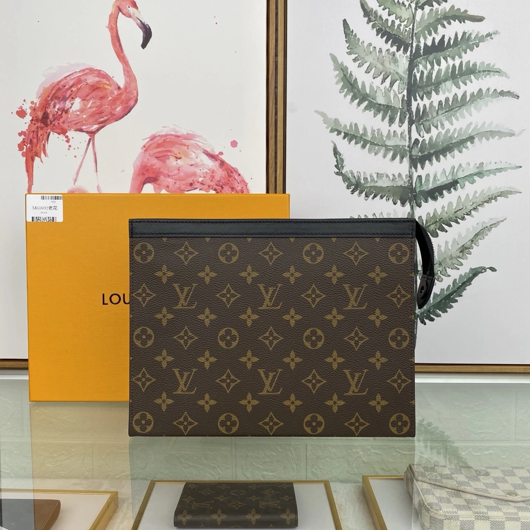 Louis Vuitton AAA Man Wallets Soft 8485
