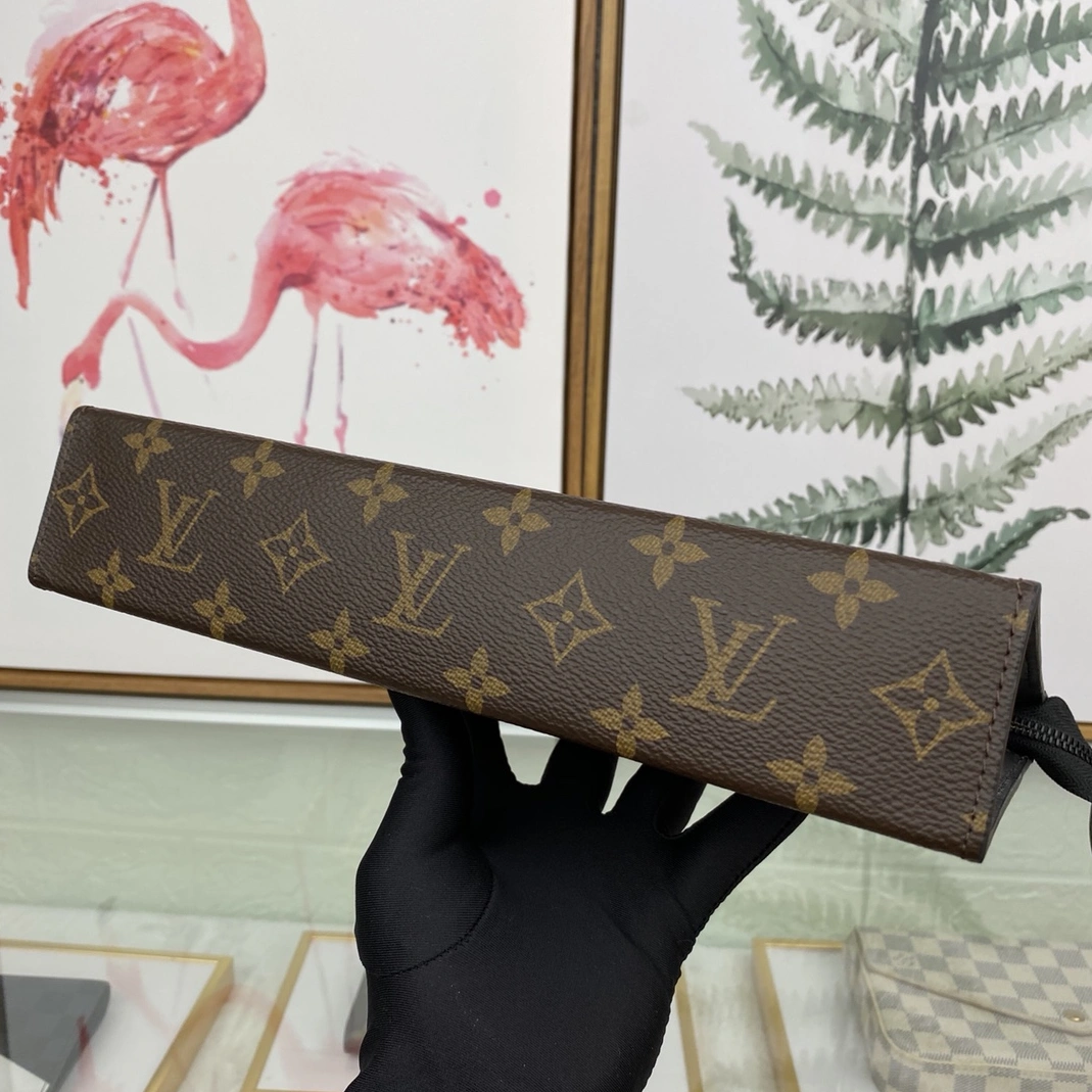 Louis Vuitton AAA Man Wallets Soft 8485