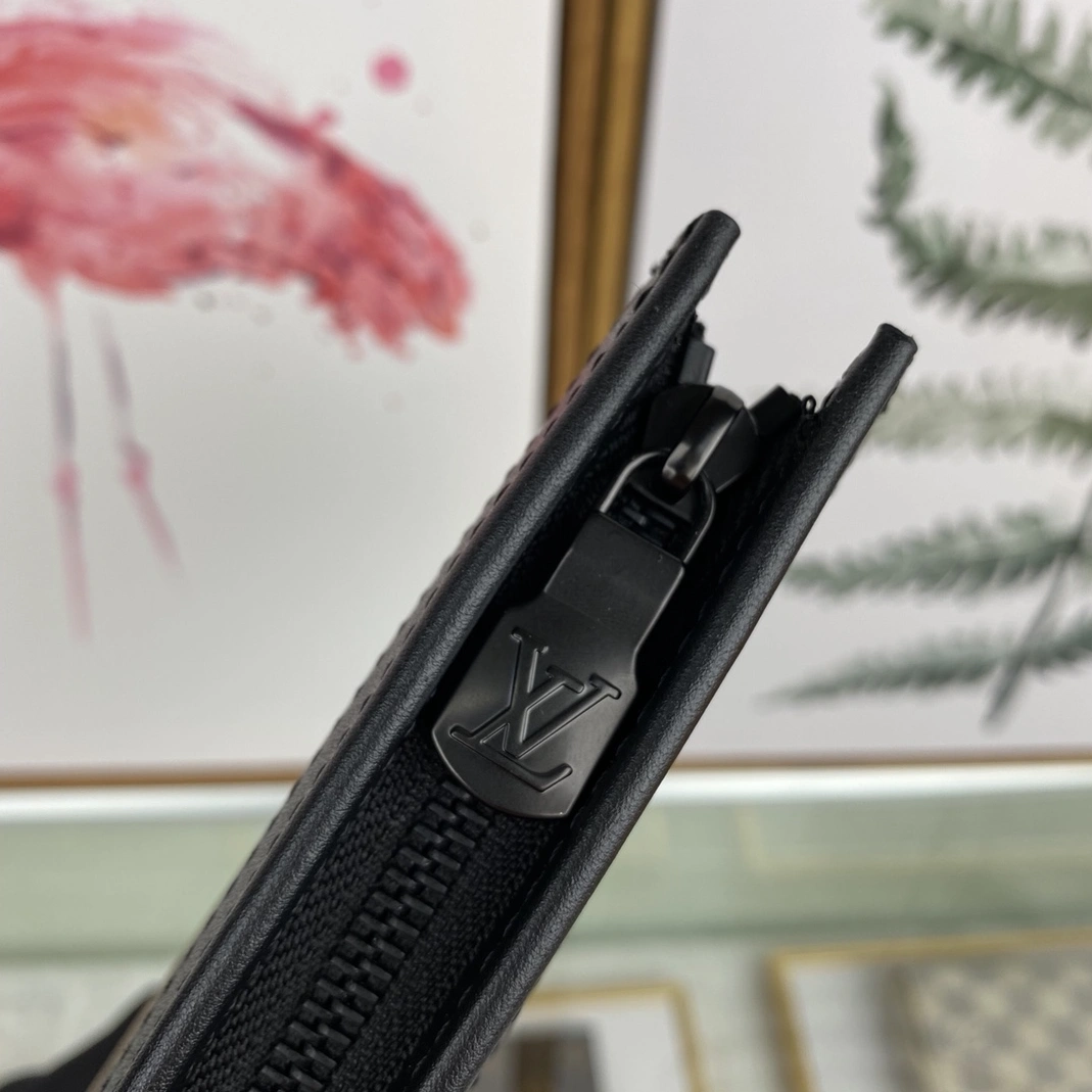 Louis Vuitton AAA Man Wallets Soft 8485