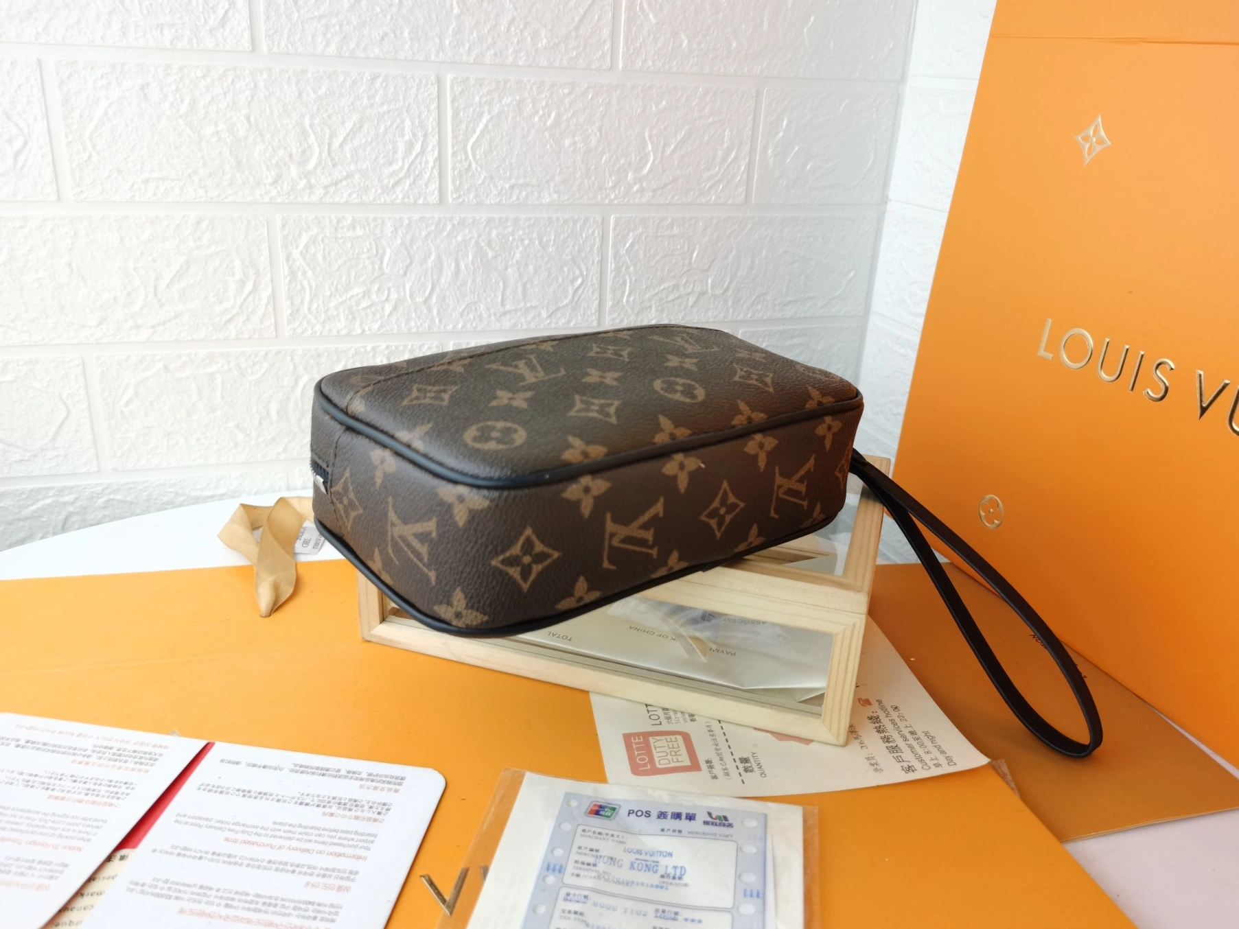 Louis Vuitton AAA Man Wallets Sophisticated 709