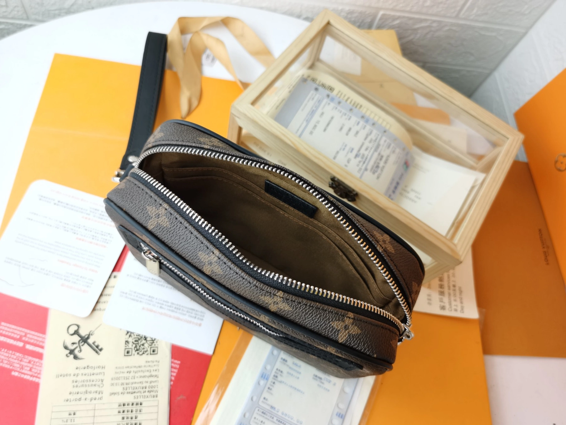 Louis Vuitton AAA Man Wallets Sophisticated 709