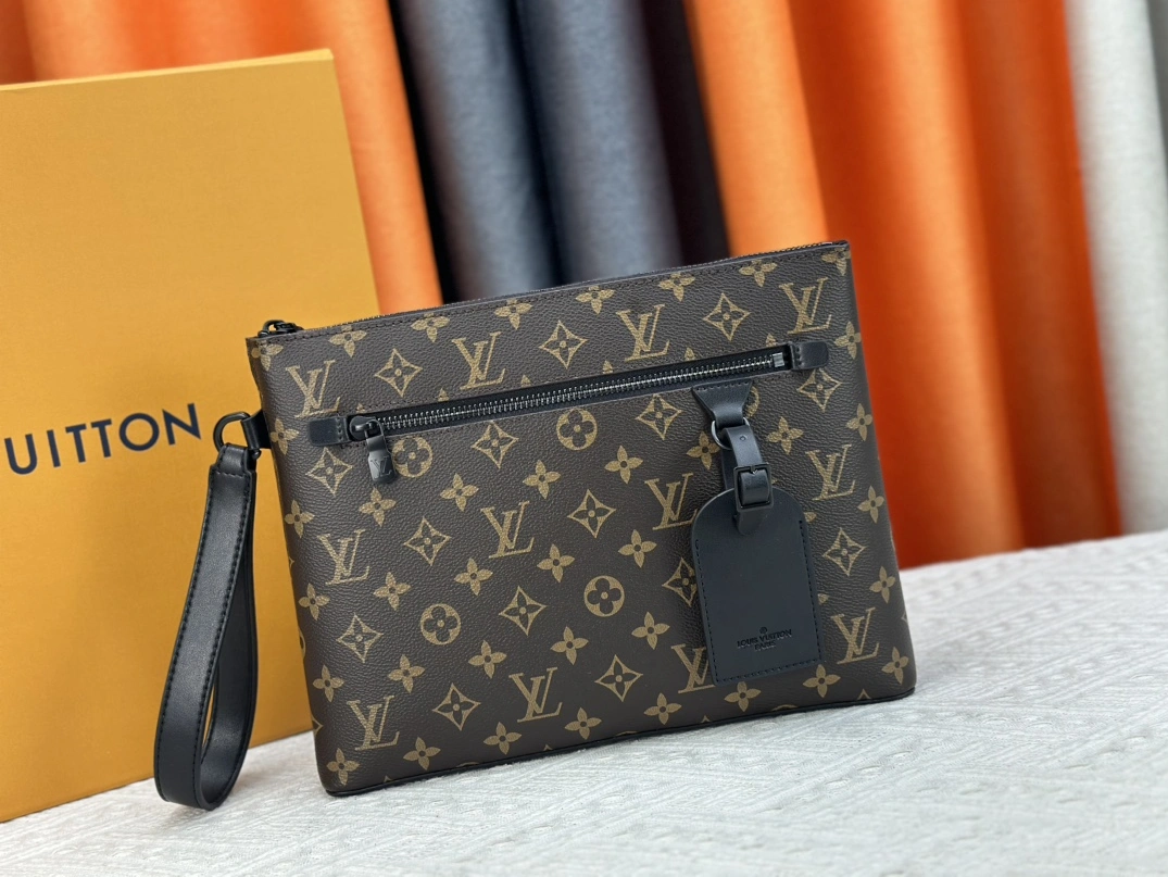 Louis Vuitton AAA Man Wallets SportInspired 154