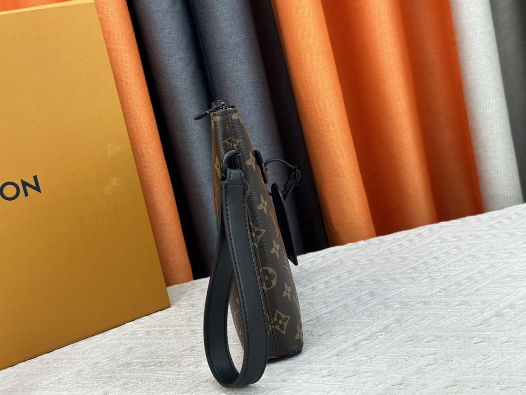 Louis Vuitton AAA Man Wallets SportInspired 154