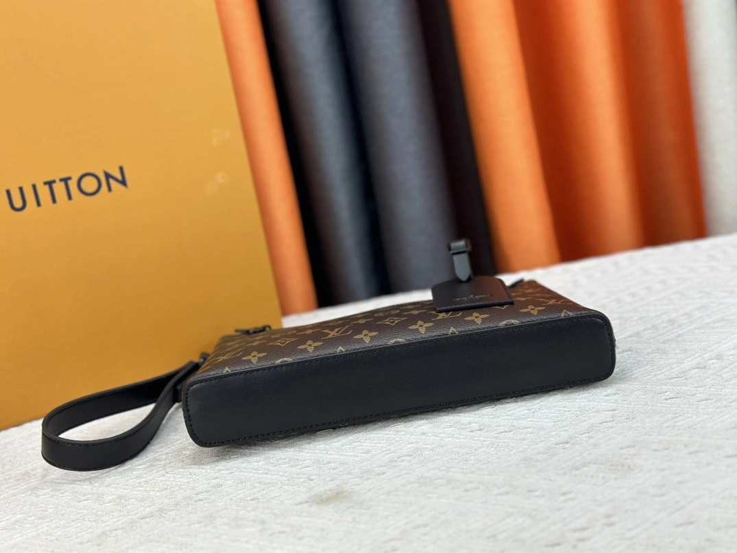 Louis Vuitton AAA Man Wallets SportInspired 154