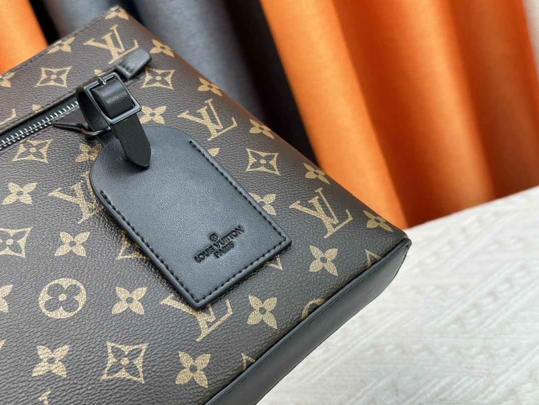 Louis Vuitton AAA Man Wallets SportInspired 154