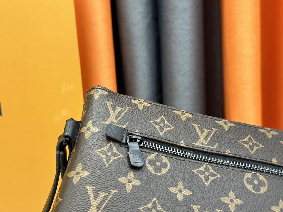 Louis Vuitton AAA Man Wallets SportInspired 154