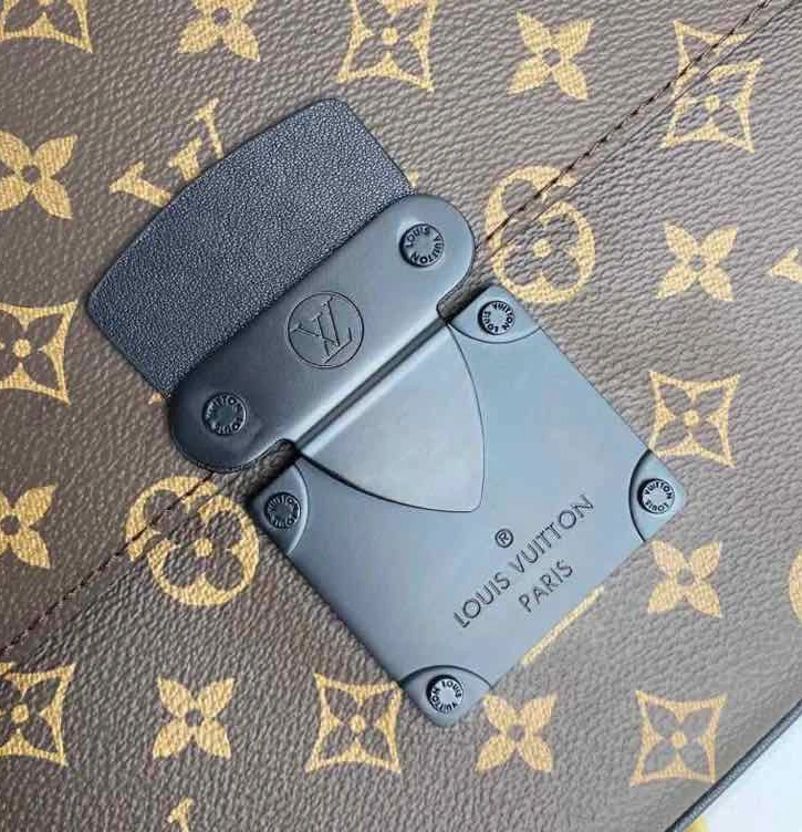 Louis Vuitton AAA Man Wallets SportInspired 5467