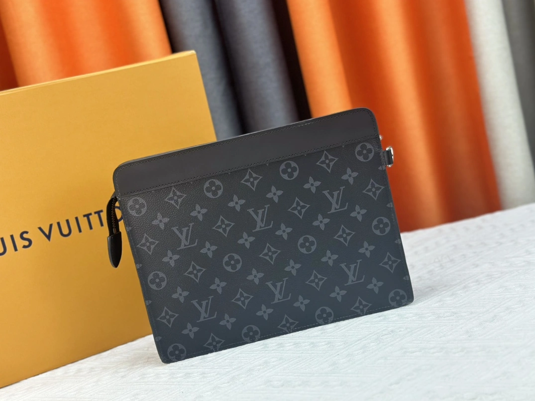 Louis Vuitton AAA Man Wallets TopPick 6822