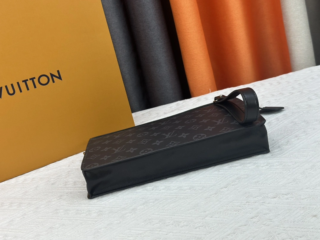 Louis Vuitton AAA Man Wallets TopPick 6822