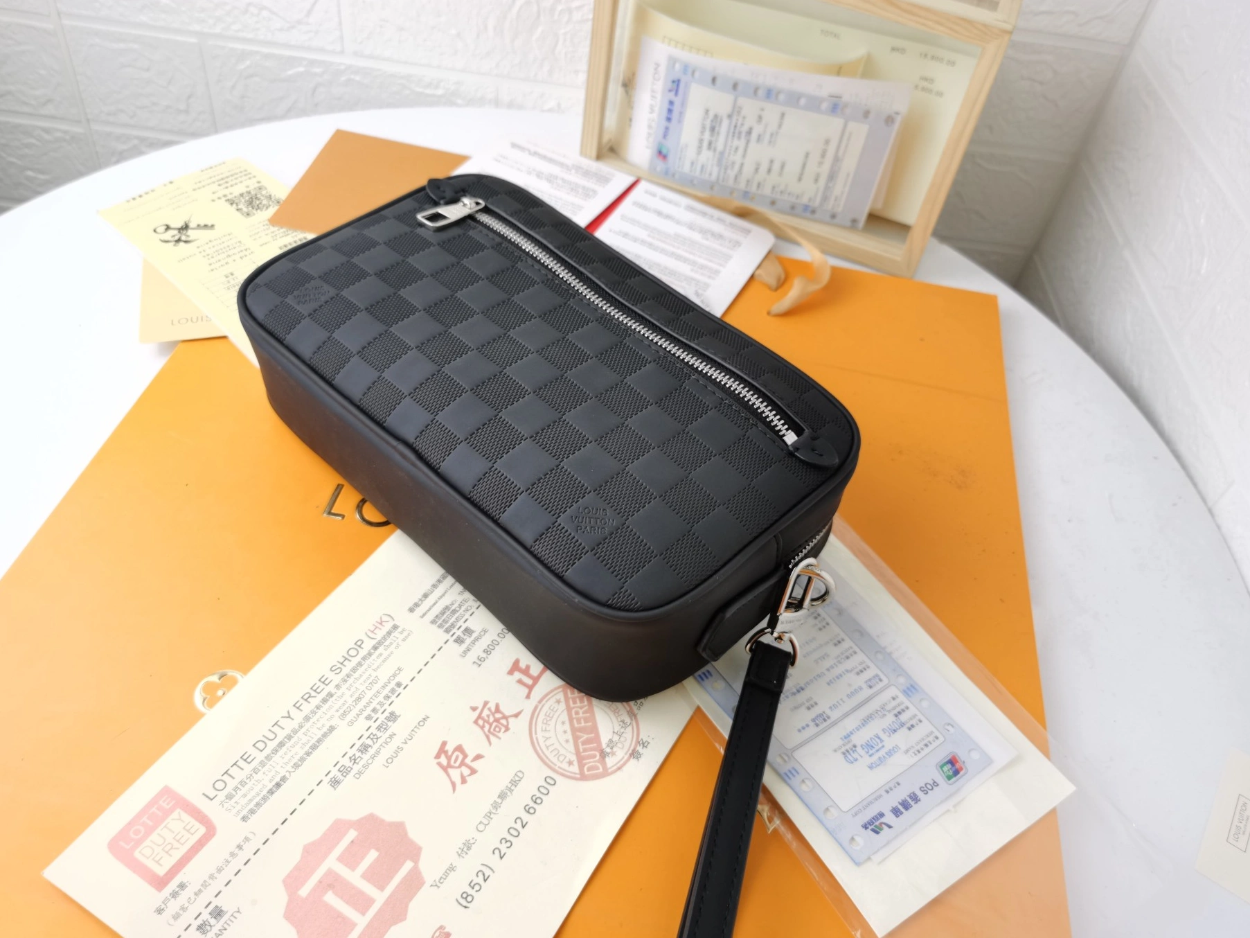 Louis Vuitton AAA Man Wallets Trendsetting 7212
