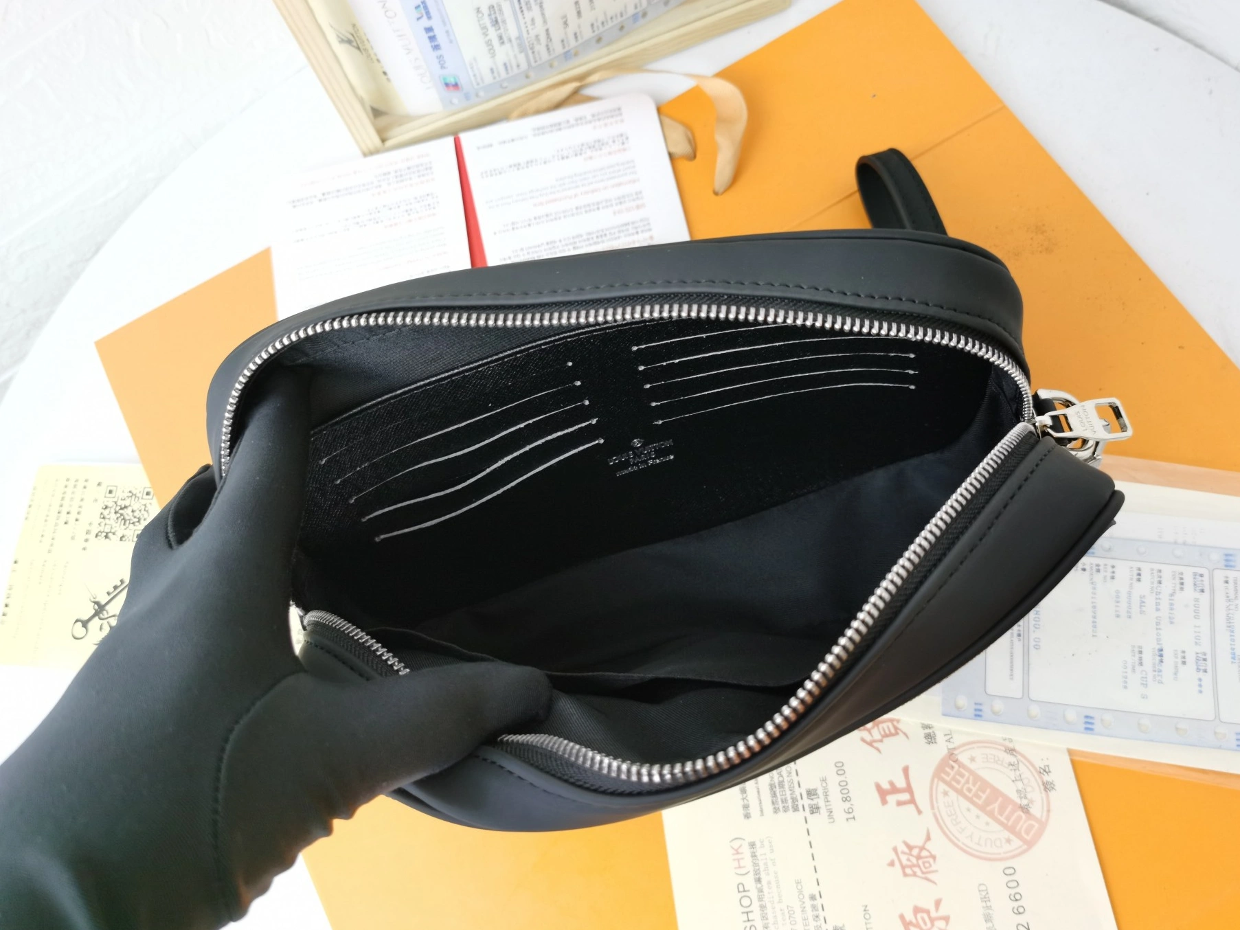 Louis Vuitton AAA Man Wallets Trendsetting 7212