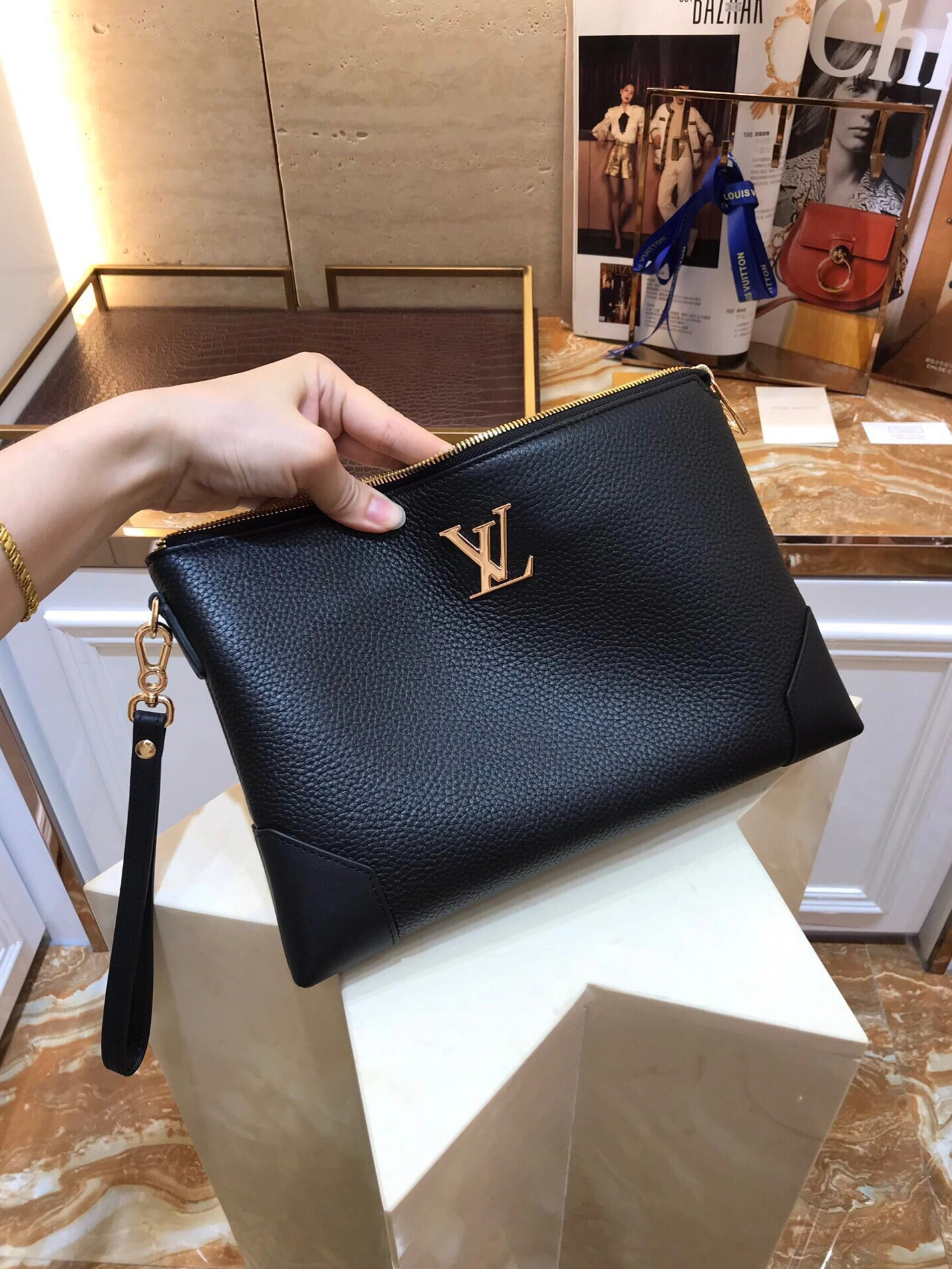 Louis Vuitton AAA Man Wallets Trendsetting 9828
