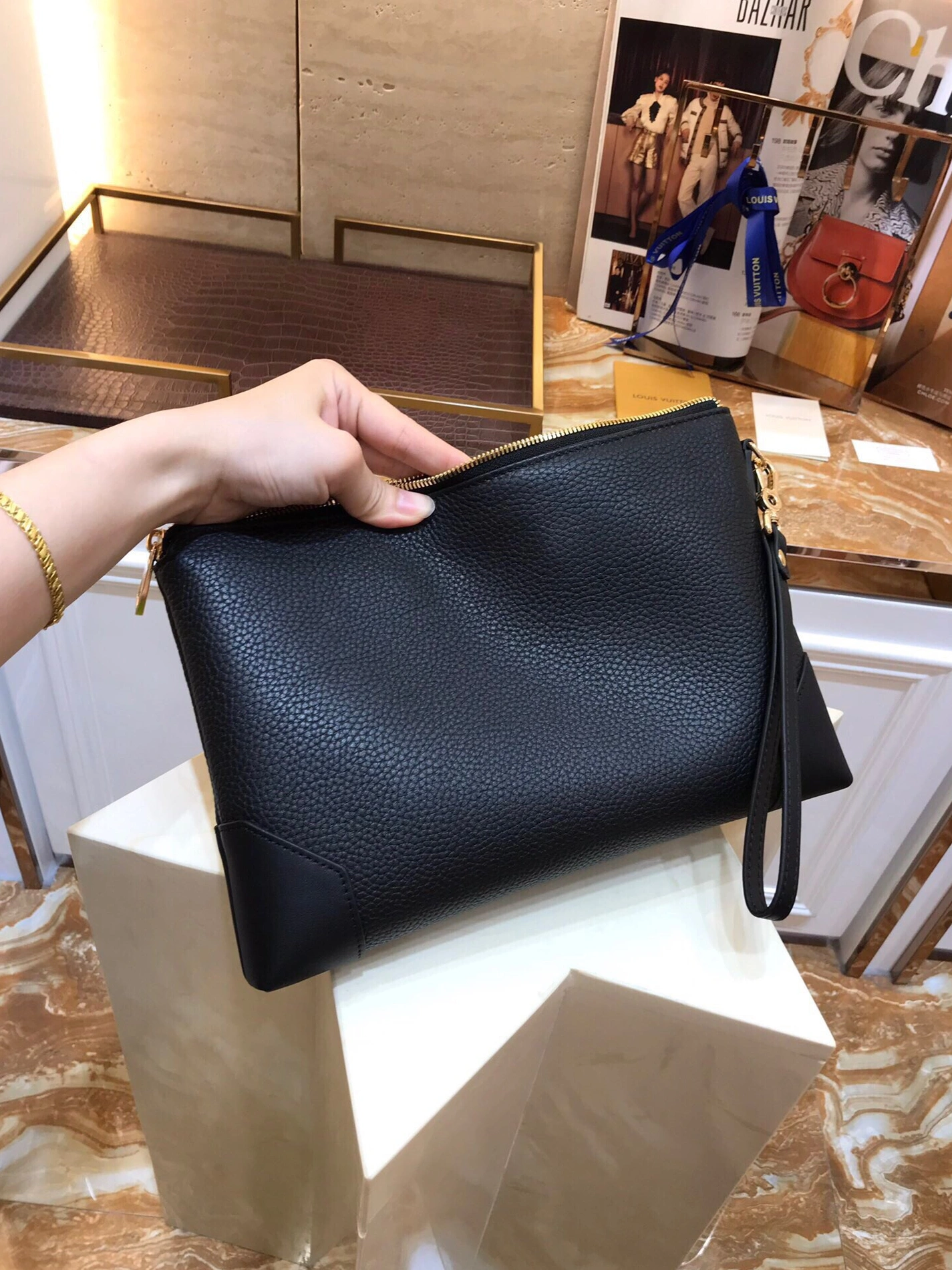 Louis Vuitton AAA Man Wallets Trendsetting 9828