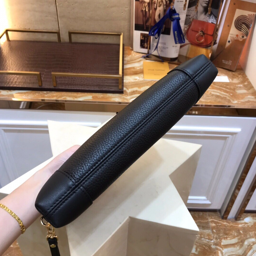 Louis Vuitton AAA Man Wallets Trendsetting 9828