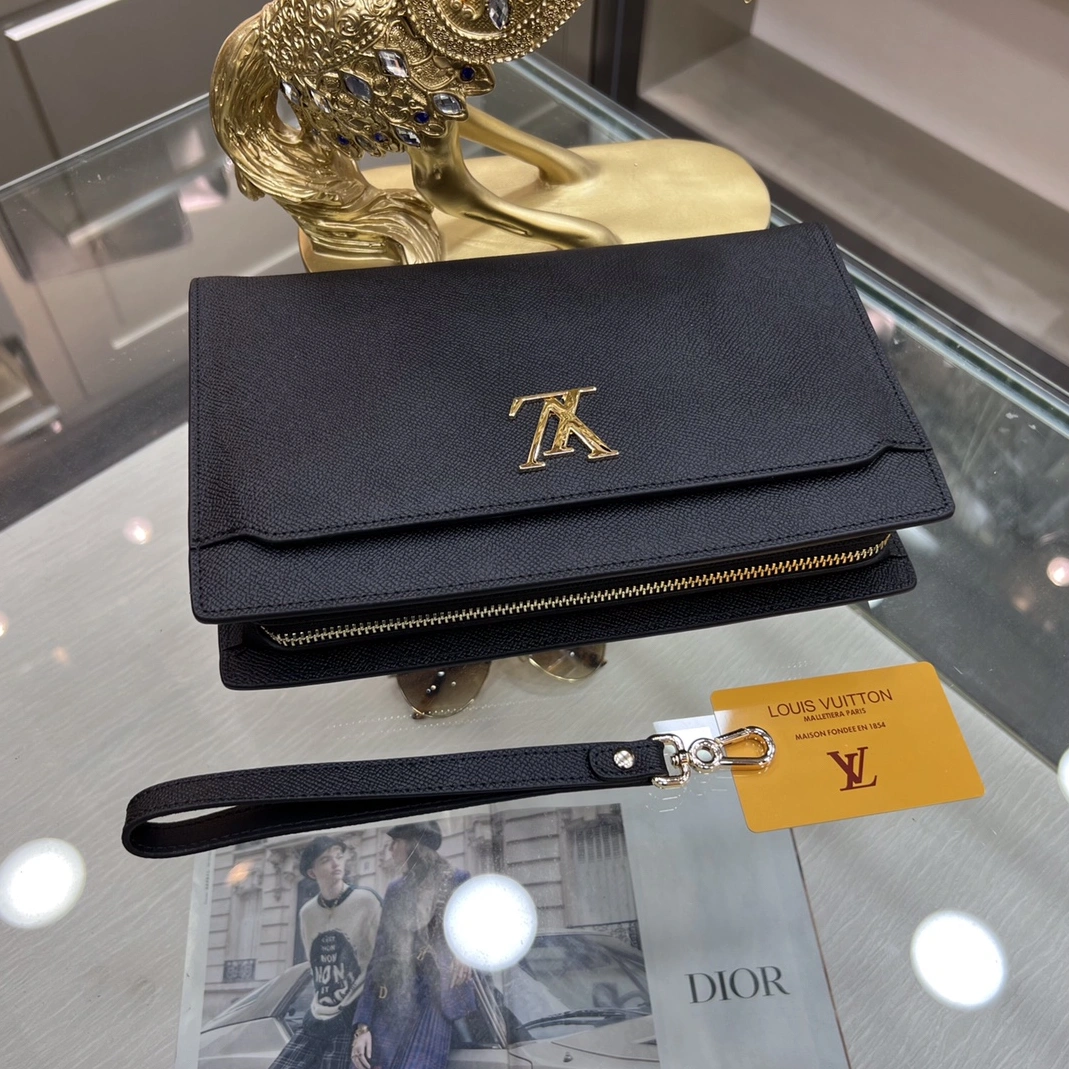 Louis Vuitton AAA Man Wallets Trendy 1371