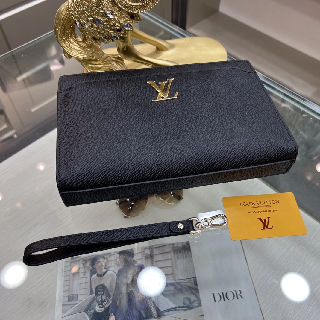 Louis Vuitton AAA Man Wallets Trendy 1371