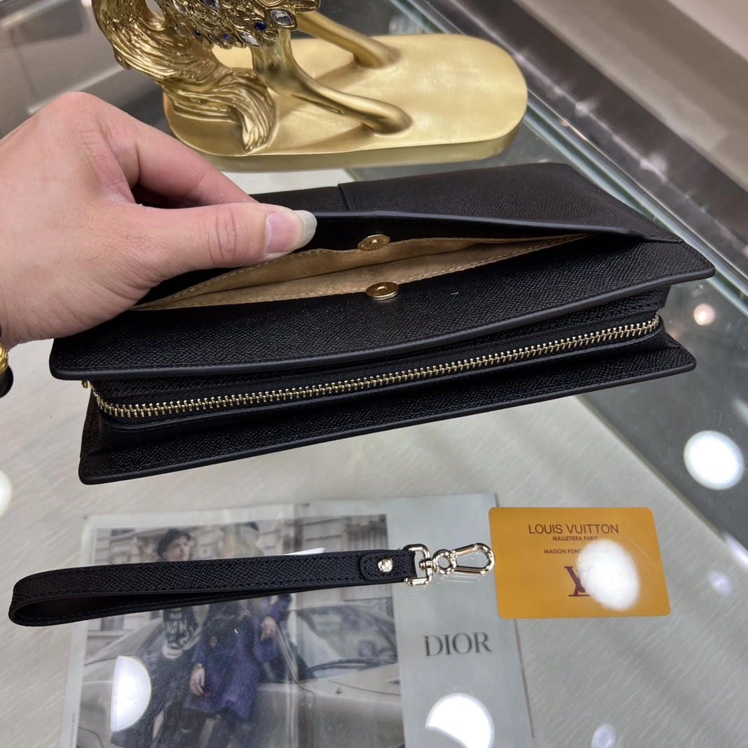 Louis Vuitton AAA Man Wallets Trendy 1371
