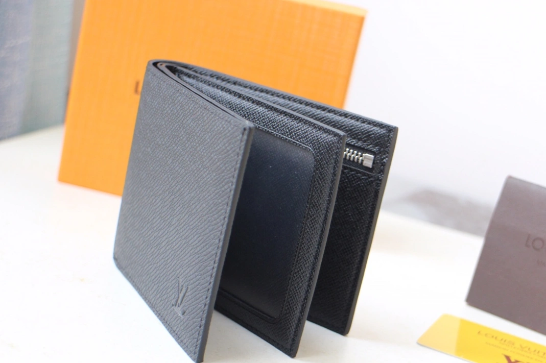 Louis Vuitton AAA Man Wallets Trendy 8499