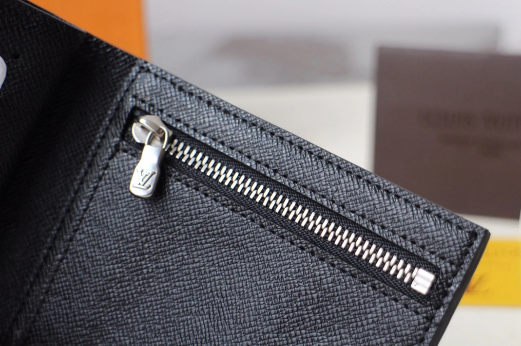 Louis Vuitton AAA Man Wallets Trendy 8499