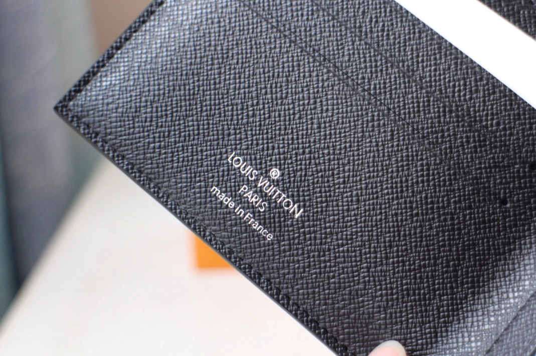 Louis Vuitton AAA Man Wallets Trendy 8499