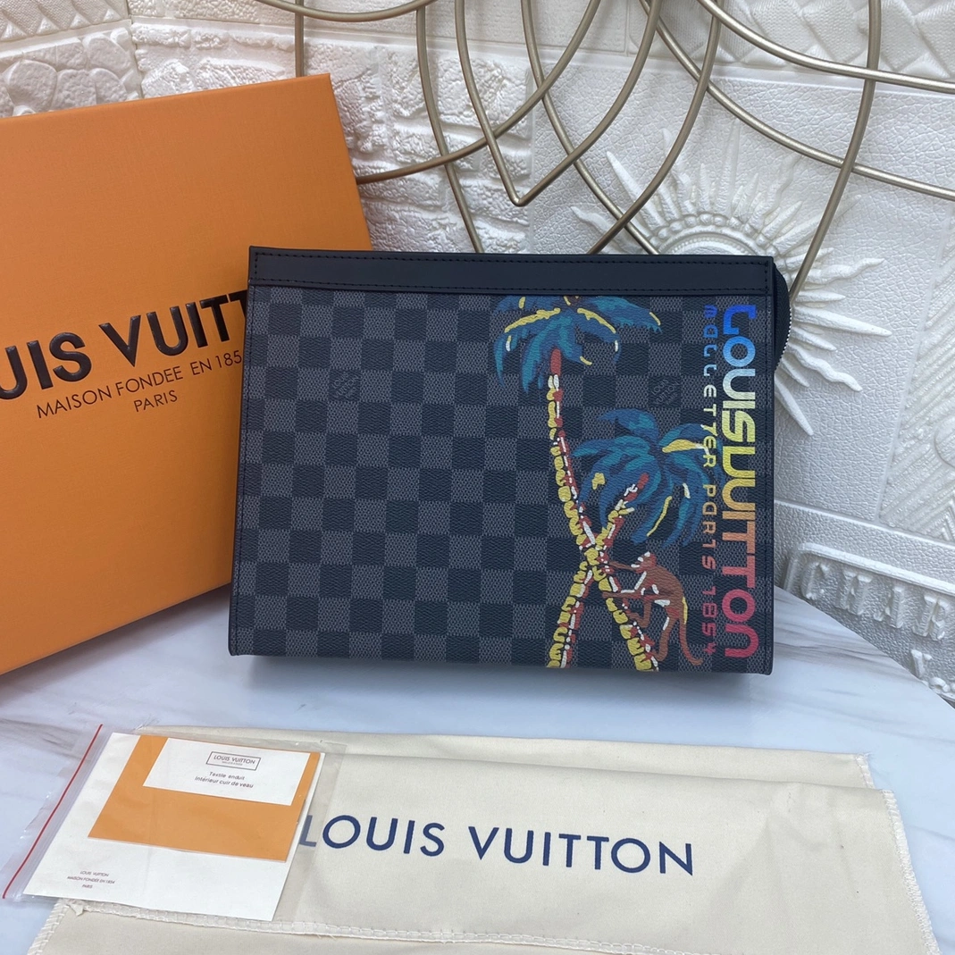Louis Vuitton AAA Man Wallets Trendy 8917